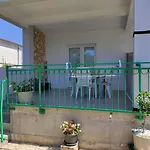 With Terrace And Garden Apartment Pirovac