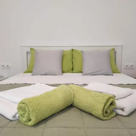Apartment With Terrace And Garden Pirovac