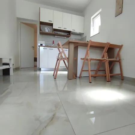 Apartman With Terrace And Garden