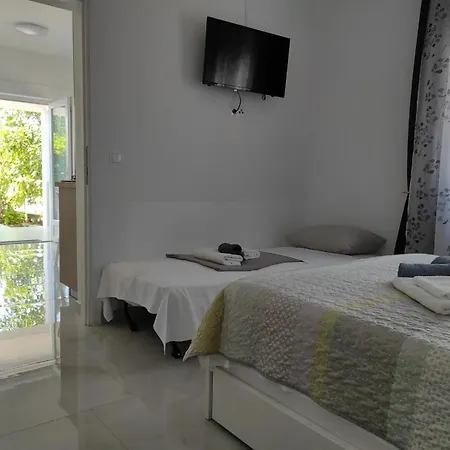 With Terrace And Garden Apartment *