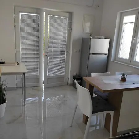 Apartment With Terrace And Garden *