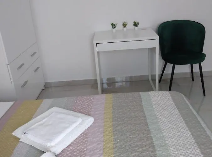 With Terrace And Garden Apartment Pirovac