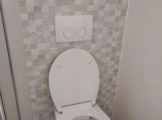 With Terrace And Garden דירה *