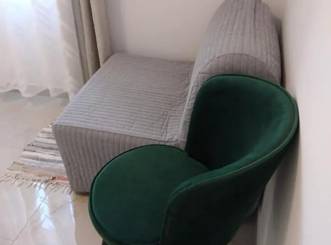 With Terrace And Garden דירה *