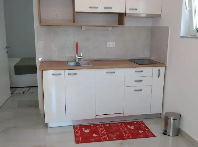 דירה With Terrace And Garden פירובאץ