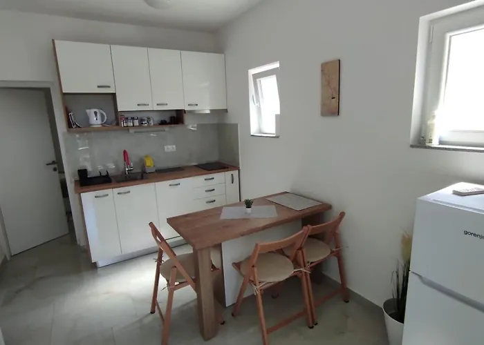 דירה With Terrace And Garden *