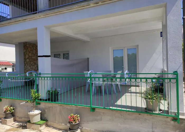 With Terrace And Garden * פירובאץ