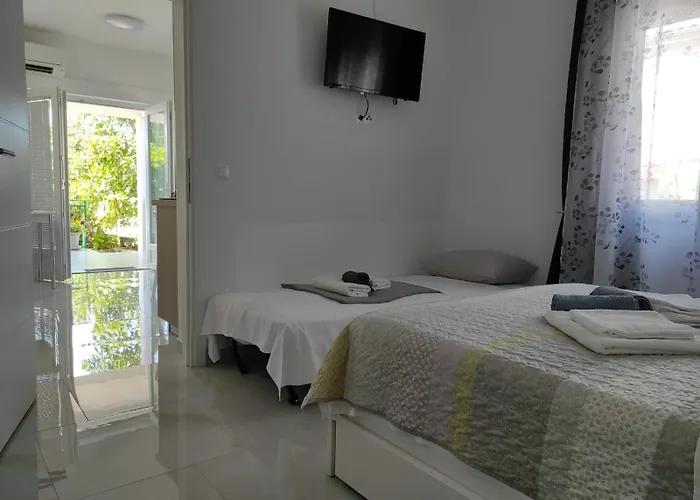 With Terrace And Garden Apartman *