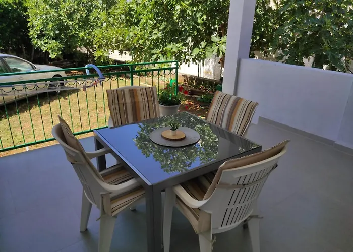 With Terrace And Garden דירה פירובאץ